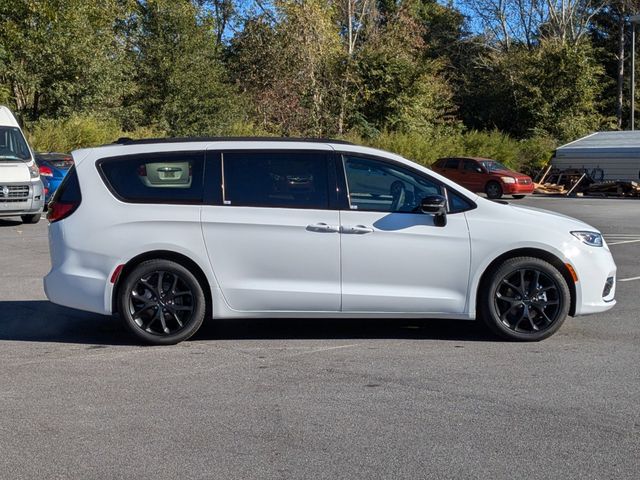 2024 Chrysler Pacifica Touring-L