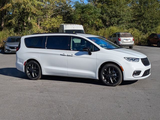 2024 Chrysler Pacifica Touring-L