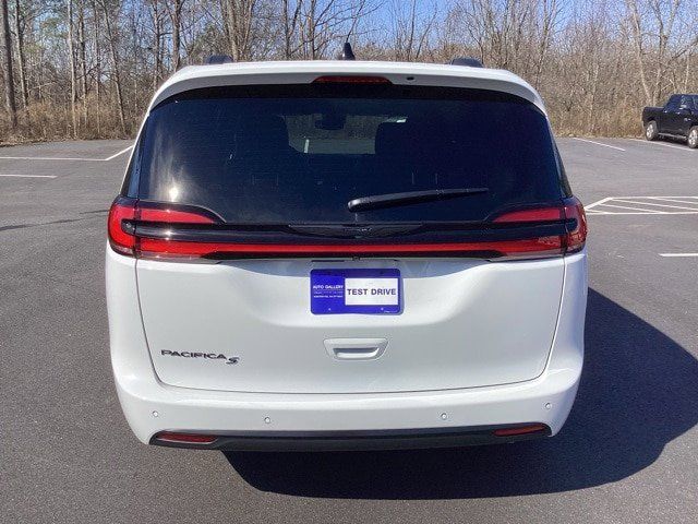 2024 Chrysler Pacifica Touring-L