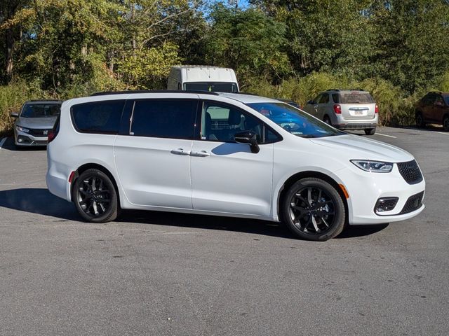 2024 Chrysler Pacifica Touring-L