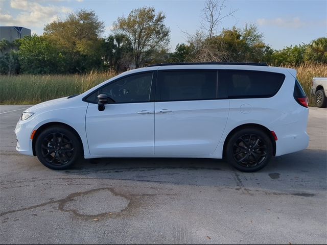 2024 Chrysler Pacifica Touring-L