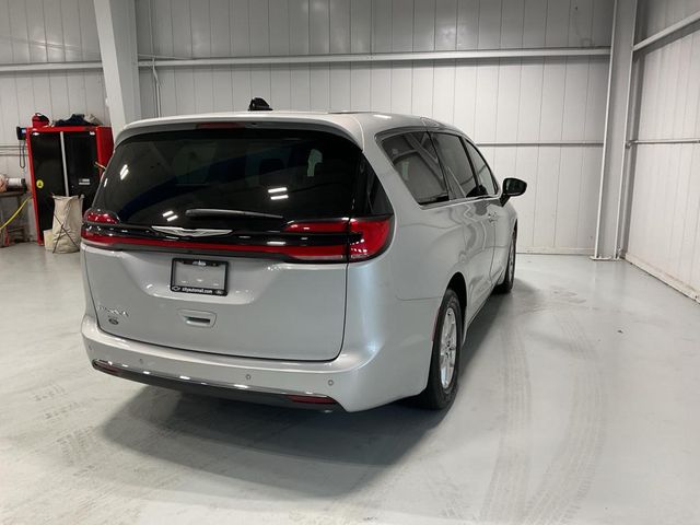 2024 Chrysler Pacifica Touring-L