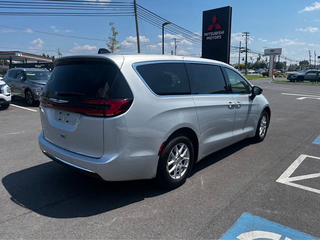 2024 Chrysler Pacifica Touring-L