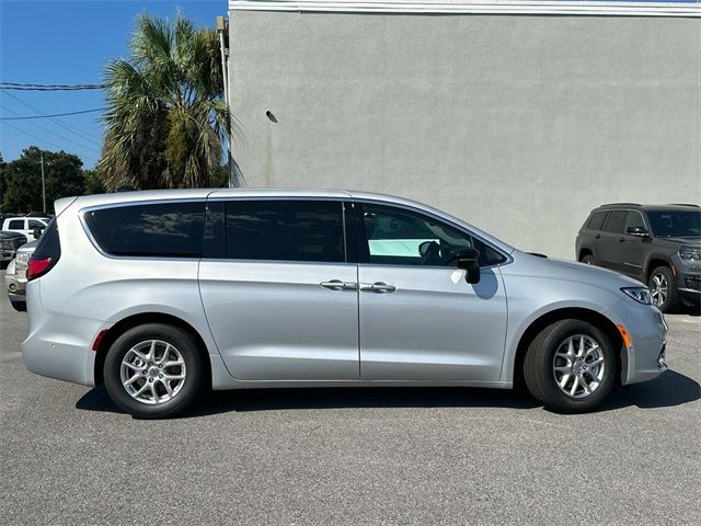 2024 Chrysler Pacifica Touring-L