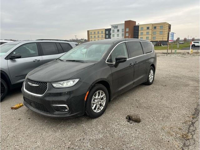 2024 Chrysler Pacifica Touring-L