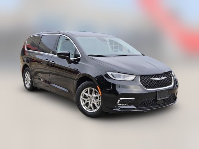 2024 Chrysler Pacifica Touring-L