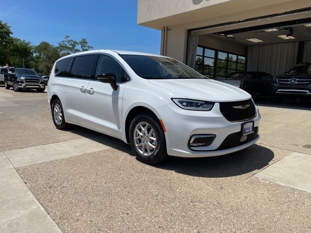 2024 Chrysler Pacifica Touring-L