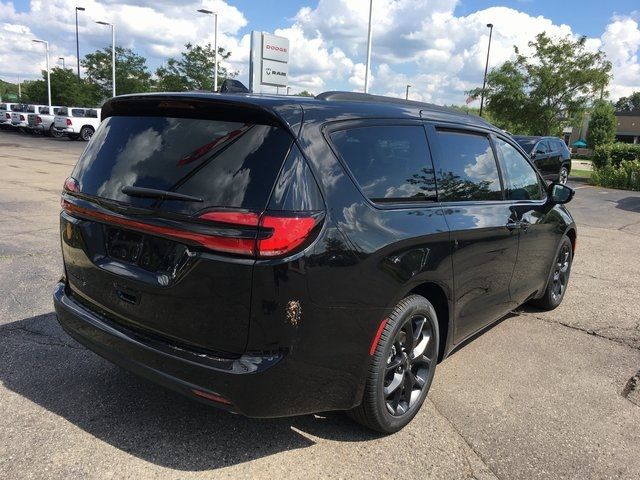 2024 Chrysler Pacifica Touring-L