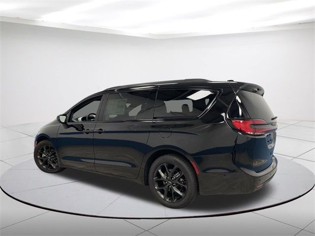 2024 Chrysler Pacifica Touring-L