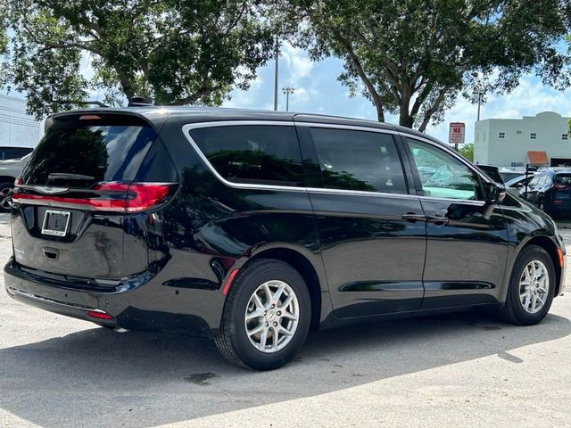 2024 Chrysler Pacifica Touring-L