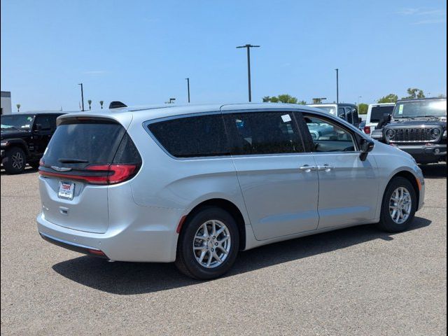 2024 Chrysler Pacifica Touring-L