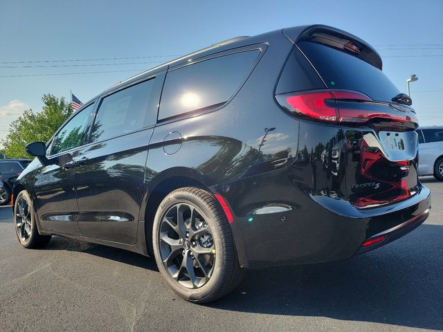 2024 Chrysler Pacifica Touring-L