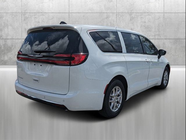 2024 Chrysler Pacifica Touring-L