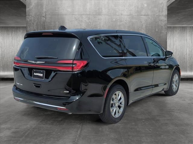 2024 Chrysler Pacifica Touring-L