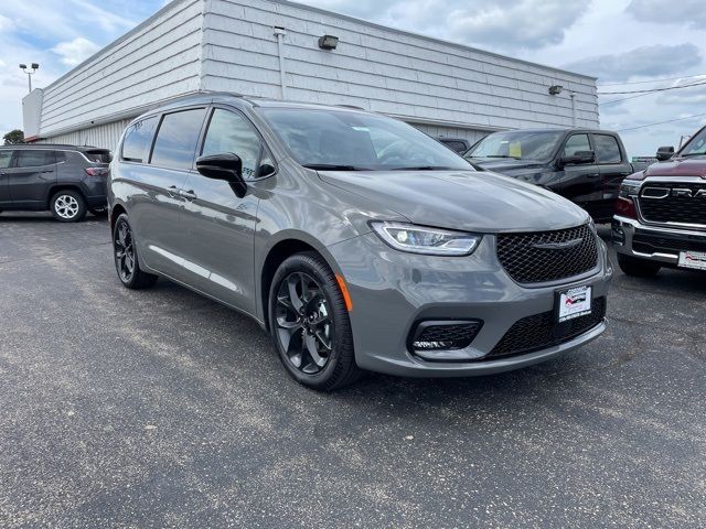 2024 Chrysler Pacifica Touring-L