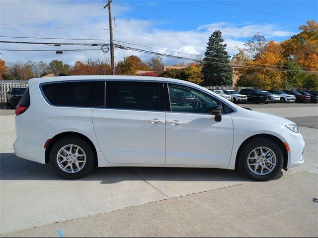 2024 Chrysler Pacifica Touring-L