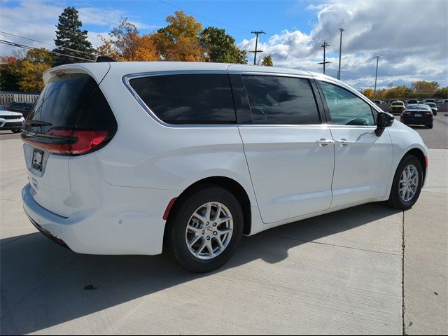 2024 Chrysler Pacifica Touring-L