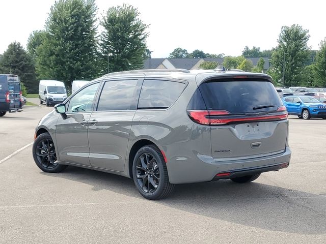 2024 Chrysler Pacifica Touring-L