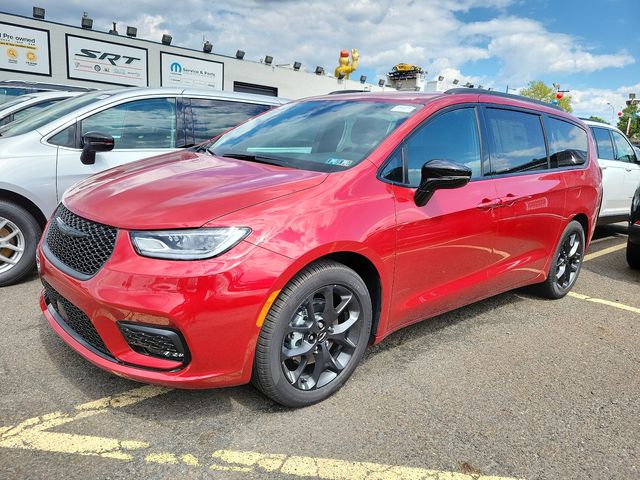 2024 Chrysler Pacifica Touring-L