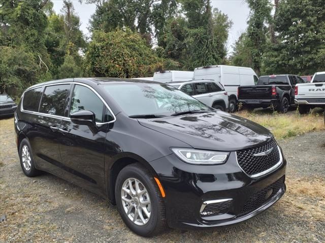 2024 Chrysler Pacifica Touring-L