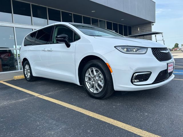 2024 Chrysler Pacifica Touring-L