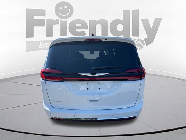 2024 Chrysler Pacifica Touring-L