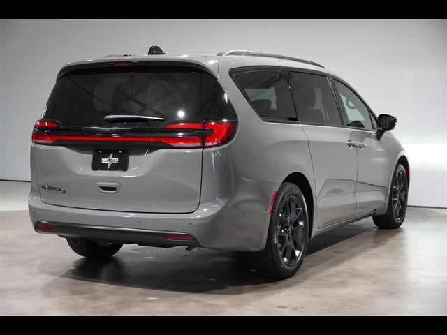 2024 Chrysler Pacifica Touring-L