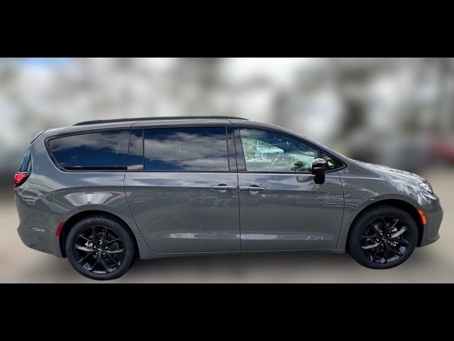 2024 Chrysler Pacifica Touring-L