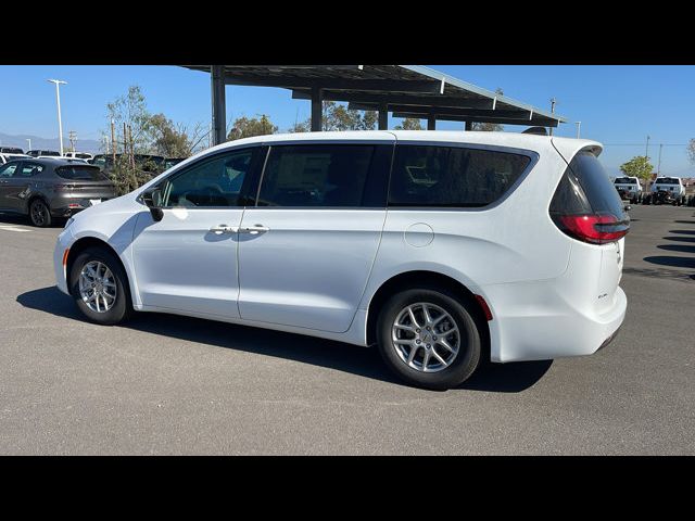 2024 Chrysler Pacifica Touring-L