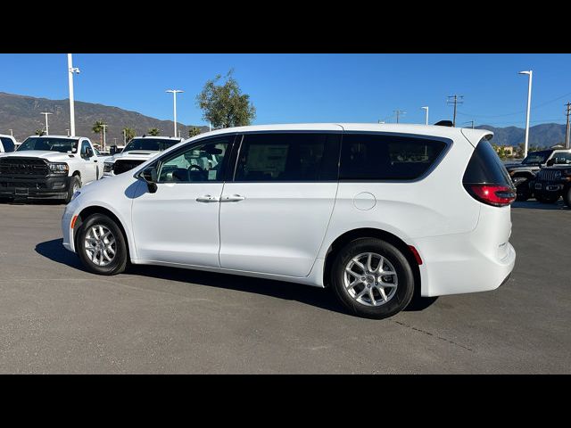 2024 Chrysler Pacifica Touring-L