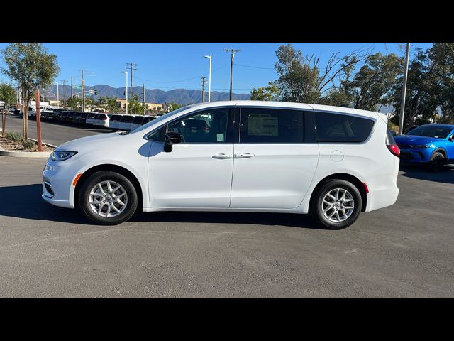 2024 Chrysler Pacifica Touring-L