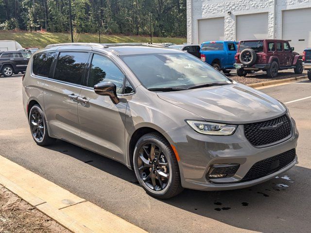 2024 Chrysler Pacifica Touring-L