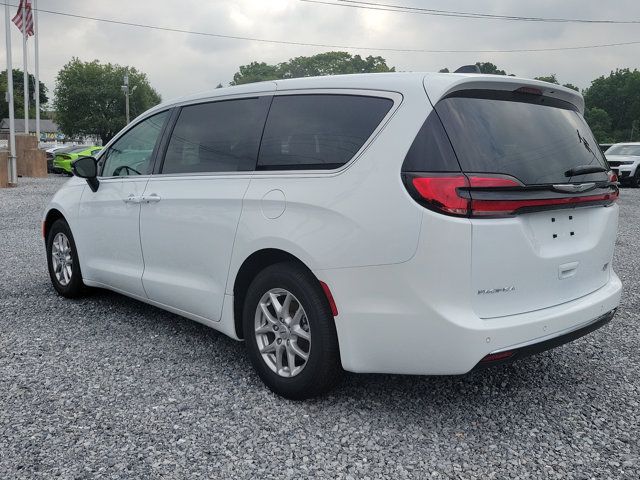 2024 Chrysler Pacifica Touring-L