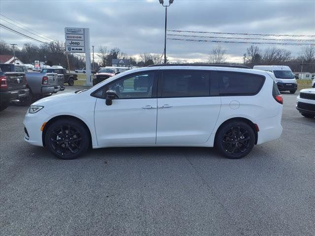 2024 Chrysler Pacifica Touring-L