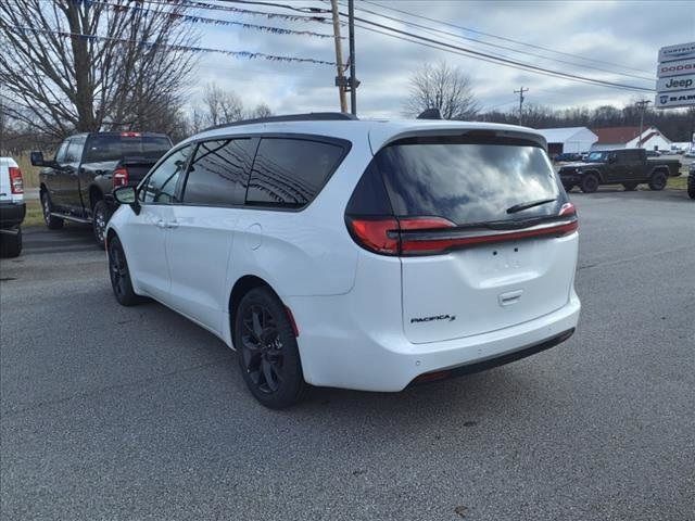 2024 Chrysler Pacifica Touring-L