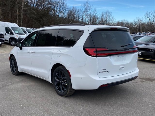 2024 Chrysler Pacifica Touring-L