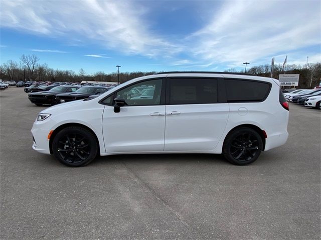 2024 Chrysler Pacifica Touring-L