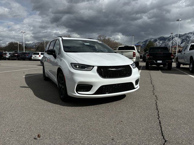 2024 Chrysler Pacifica Touring-L