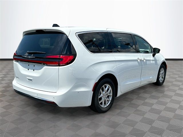 2024 Chrysler Pacifica Touring-L