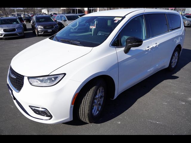 2024 Chrysler Pacifica Touring-L