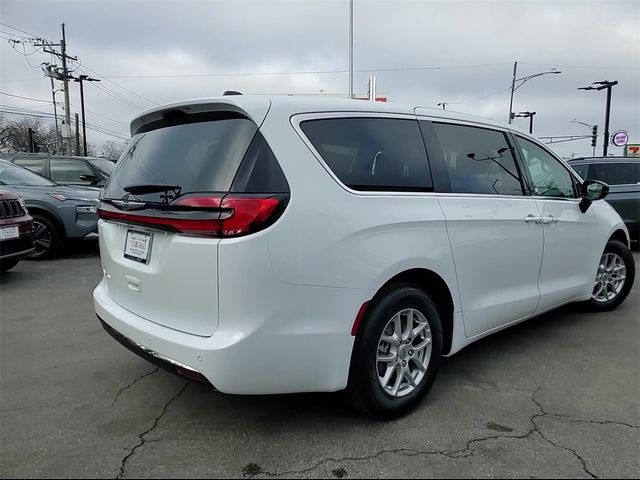 2024 Chrysler Pacifica Touring-L