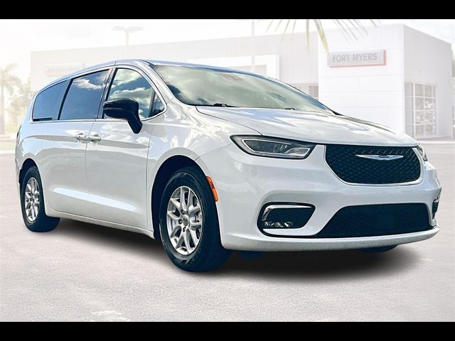 2024 Chrysler Pacifica Touring-L