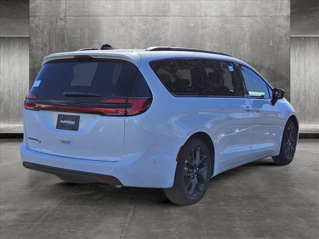 2024 Chrysler Pacifica Touring-L