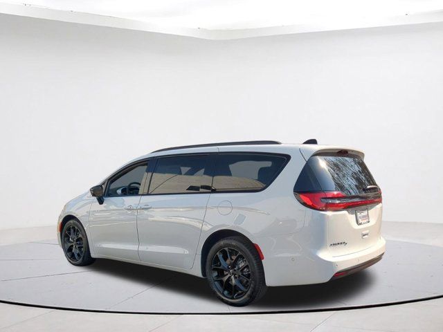 2024 Chrysler Pacifica Touring-L