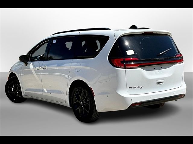 2024 Chrysler Pacifica Touring-L