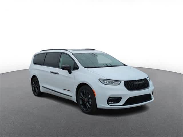 2024 Chrysler Pacifica Touring-L