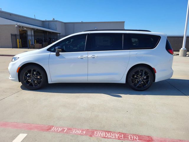 2024 Chrysler Pacifica Touring-L