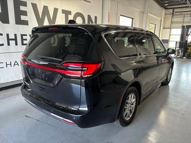 2024 Chrysler Pacifica Touring-L