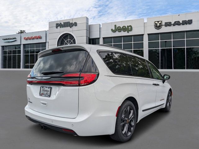 2024 Chrysler Pacifica Touring-L