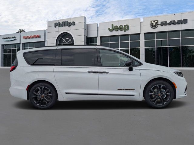 2024 Chrysler Pacifica Touring-L